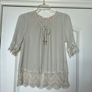 Cream Lace Blouse • Size Small